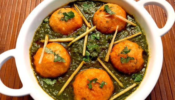 Malai-Koftas-in-Spinach-Gravy