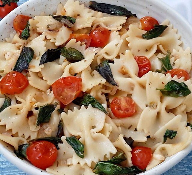 Tomato Basil Farfalle Pasta Recipe - Mads' Cookhouse